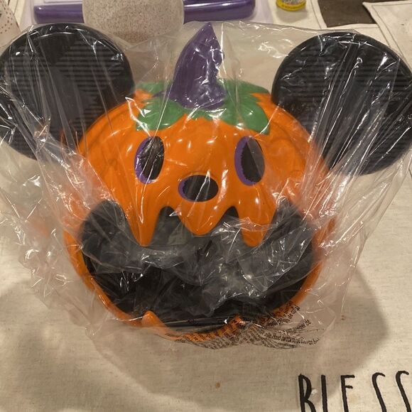 ❤️BRAND NEW DISNEY HALLOWEEN CANDY DISH - Picture 2 of 7